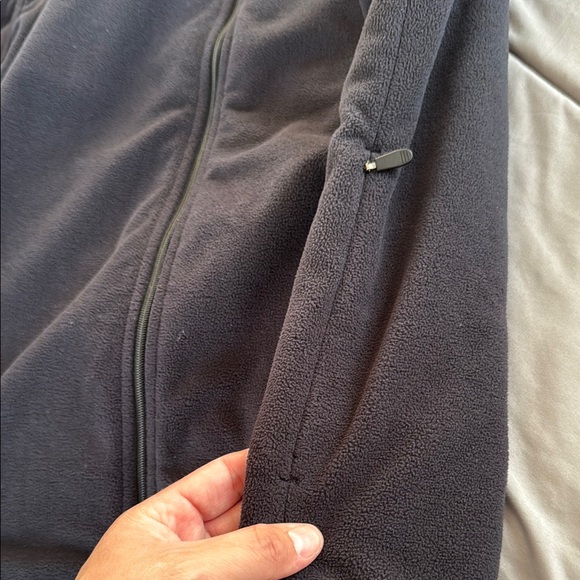 ⛳️Eastern Mountain Black Fleece Vest Size large in ALMOST NEW condition. - Picture 4 of 5